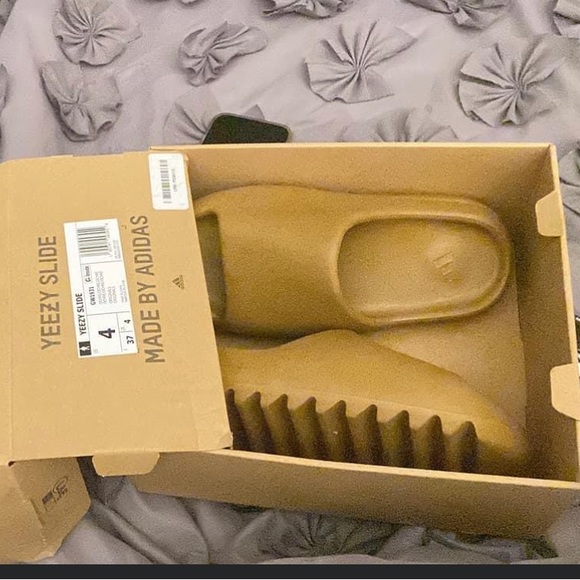 I bought the wrong size. My son need a 5. Brand new never worn